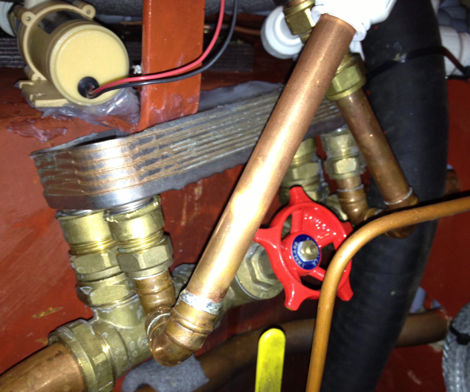 How to connect a central heating system with multiple heat sources ...